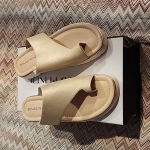 Donald Pliner Haily Platino Metallic Sandal